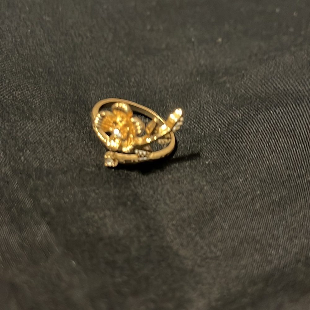 Size 10 Gold Floral Ring (Costume Jewelry) - Picture 3 of 4